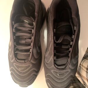black nike air maxs